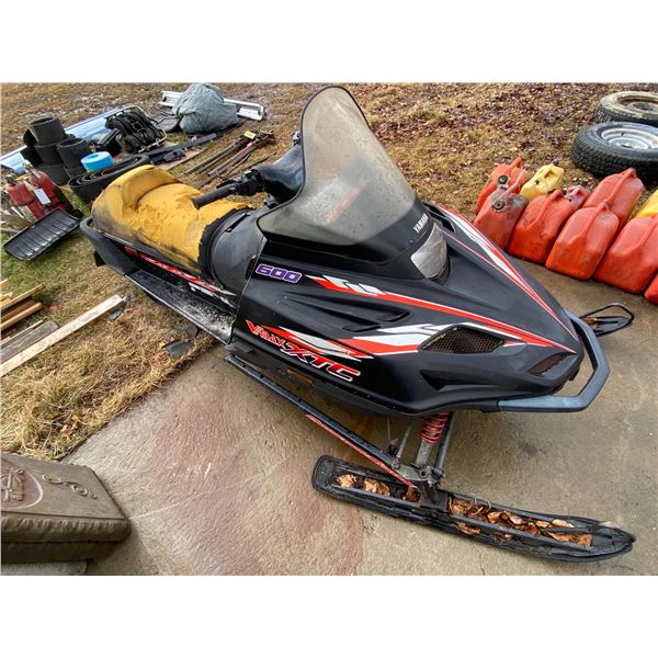 (Consigned) 1996 Yamaha 600 Vmax skidoo, 2209 km, SN. 8CX-004273, Has not been started for approx. 5