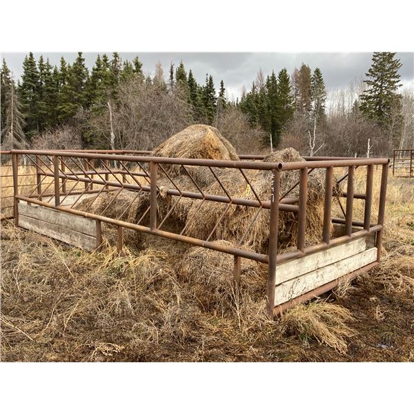 Pipe round bale feeder for 2-3 bales, 20 ft. x 101 in., made with 2 7/8 pipe, Very well made