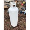 Image 1 : White propane tank