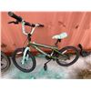 Image 2 : Green Huffy & camo green Supercycle children's bike