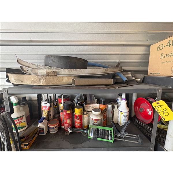 Metal shelf unit c/w case of 5W20, batteries, battery charger and misc.