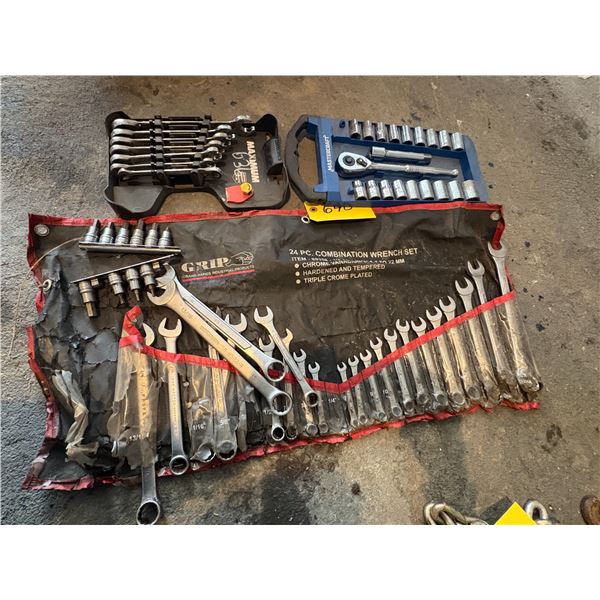 Qty of comb. Wrenches & Mastercraft socket set