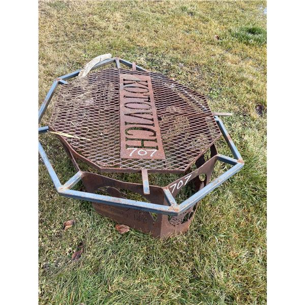 Fire pit c/w metal mesh top