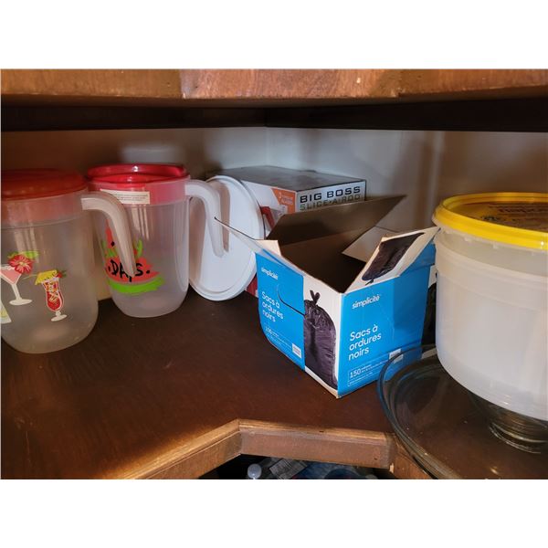 Innsky air fryer, juice jugs, apple peelers, bird houses and misc.