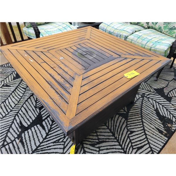 Fire pit table (No propane tank) c/w patio rug