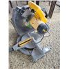 Image 3 : DeWalt DW715 12 in. compound mitre saw
