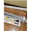 Image 2 : Window blinds & qty of curtain rods
