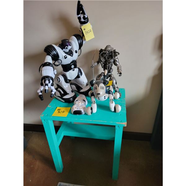 2- Plastic robot toys, metal art predator & small table
