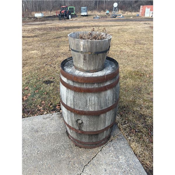 Approx. 45-gal wooden barrel (Only) Small barrel goes with Lot #824