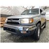 Image 2 : 106 -- 2001 TOYOTA 4RUNNER SR5, SILVER, 325432 KMS, 4X4