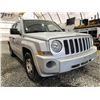 Image 8 : 117 -- 2008 JEEP PATRIOT, SILVER, 186845 KMS, 4X4