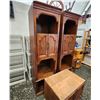 Image 2 : 733 -- THREE PIECE ENTERTAINMENT CENTER WITH LIGHTED OVERHANG, MIRROR AND SLIDING DRAWER IN EITHER T