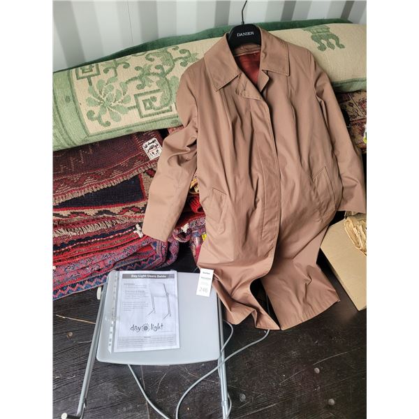 Day Light & London Fog Coat B