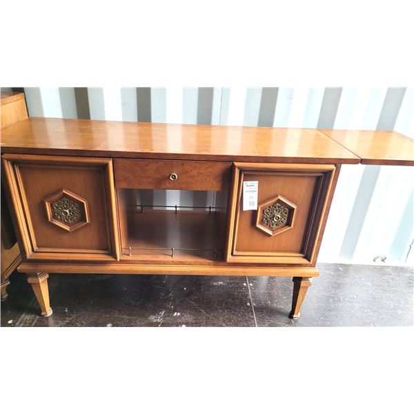 Pepplers Serving Buffett C