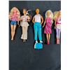 Image 1 : 5 Assorted Barbies