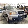 Image 8 : 108 -- 2004 HONDA PILOT LX, SILVER, 270819 KMS, ALL WHEEL DRIVE