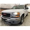 Image 2 : 162 -- 2004 GMC SIERRA 1500, WHITE, 252516 KMS, REAR WHEEL DRIVE