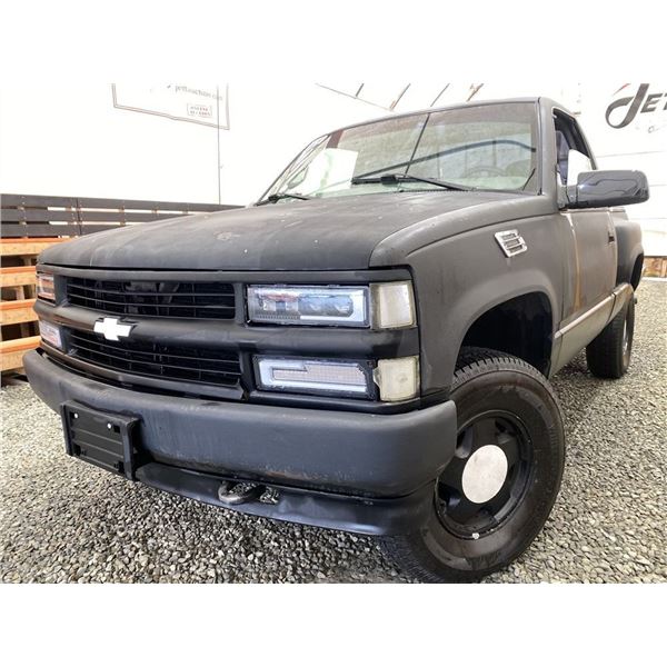 152 -- 1997 CHEVY K1500, BLACK, 271415 KMS, 4X4