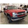 Image 9 : 156 -- 2003 CHEVROLET SILVERADO 2500, RED, 299701 KMS TMU, FOUR WHEEL DRIVE