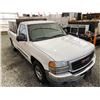 Image 10 : 162 -- 2004 GMC SIERRA 1500, WHITE, 252516 KMS, REAR WHEEL DRIVE
