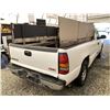 Image 15 : 162 -- 2004 GMC SIERRA 1500, WHITE, 252516 KMS, REAR WHEEL DRIVE