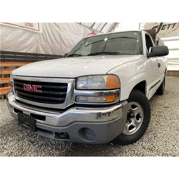 162 -- 2004 GMC SIERRA 1500, WHITE, 252516 KMS, REAR WHEEL DRIVE