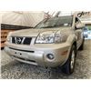 Image 2 : 1 -- 2005 NISSAN X-TRAIL, BEIGE, 400064 KMS, 4X4 "NO RESERVE!"