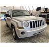 Image 8 : 103 -- 2008 JEEP PATRIOT, SILVER, 270793 KMS, FOUR WHEEL DRIVE
