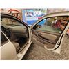 Image 25 : 12 -- 2002 NISSAN MAXIMA GLE, WHITE, 269455 KMS, FRONT WHEEL DRIVE