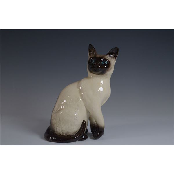 Royal Doulton Figurine, Seated Siamese Cat D127