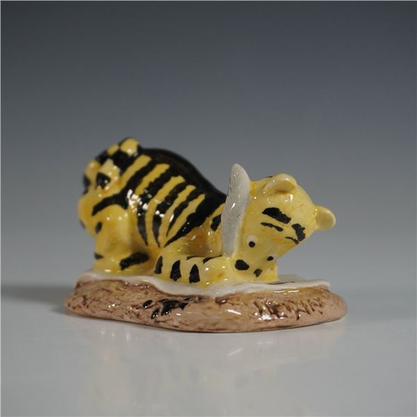 Royal Doulton Figurine, Tigger Signs the Rissolution WP6
