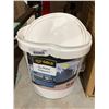 Image 1 : Co-op Gold Ice Melter 10 kg Bucket