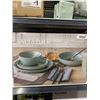 Image 2 : Over & Back 16-Piece Dinnerware Set – Green Ceramic