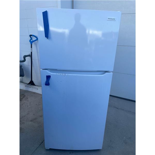 Frigidaire Top Freezer Refrigerator,18.3 cu. ft. Capacity, White colour