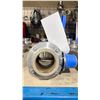 Image 2 : 3- STAINLESS STEEL 1.5" BUTTERFLY VALVES AND 1 STAINLESS STEEL 2" BUTTERFLY VALVE