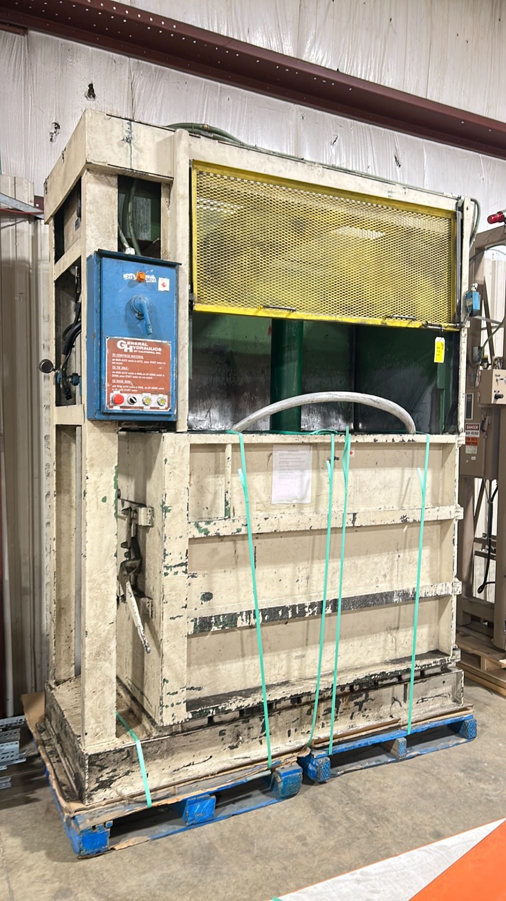 GENERAL HYDRAULICS BALER MACHINE, MATERIAL COMPRESSOR WITH BALING WIRES ...