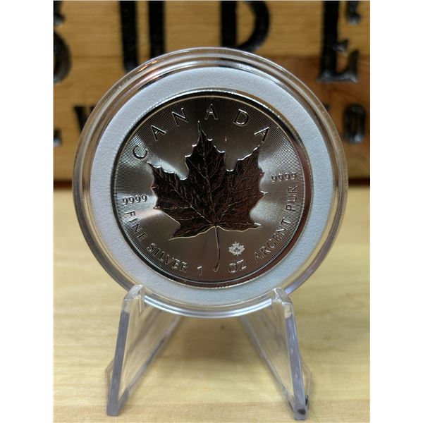 Lot 1-1) 1 oz Canadian Maple 2022 Silver