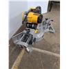 Image 3 : *DeWalt Electric 12" Double Bevel Sliding Compound Miter Saw