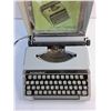 Image 2 : Eaton Viking Portable Typewriter