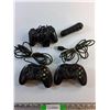 Image 1 : Xbox and Sony Playstation Controllers
