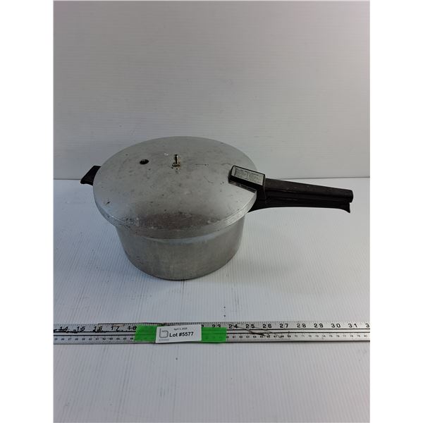 Presto Pressure Cooking Pot
