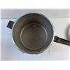 Image 3 : Presto Pressure Cooking Pot