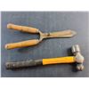 Image 2 : Garden Shears and Hammer