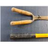 Image 4 : Garden Shears and Hammer