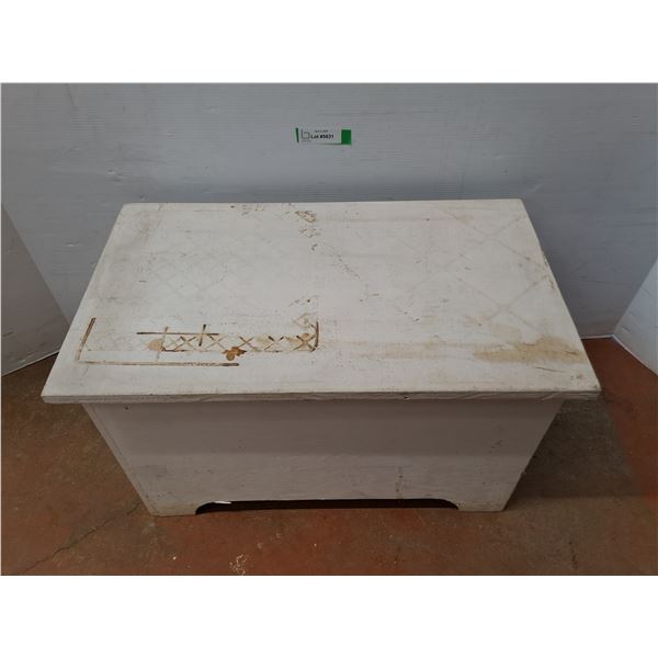 White Wood Storage Chest