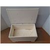 Image 2 : White Wood Storage Chest