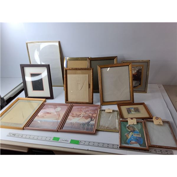 (14) Photo Frames/Paintings
