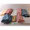 Image 1 : (18) Napkins, (5) Tablecloths- Varying Sizes