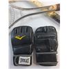 Image 5 : (2) Badminton Rackets and Everlast Sparring Gloves