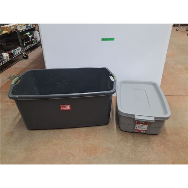 *Plastic Tote and Rubbermaid Roughneck Container with Lid